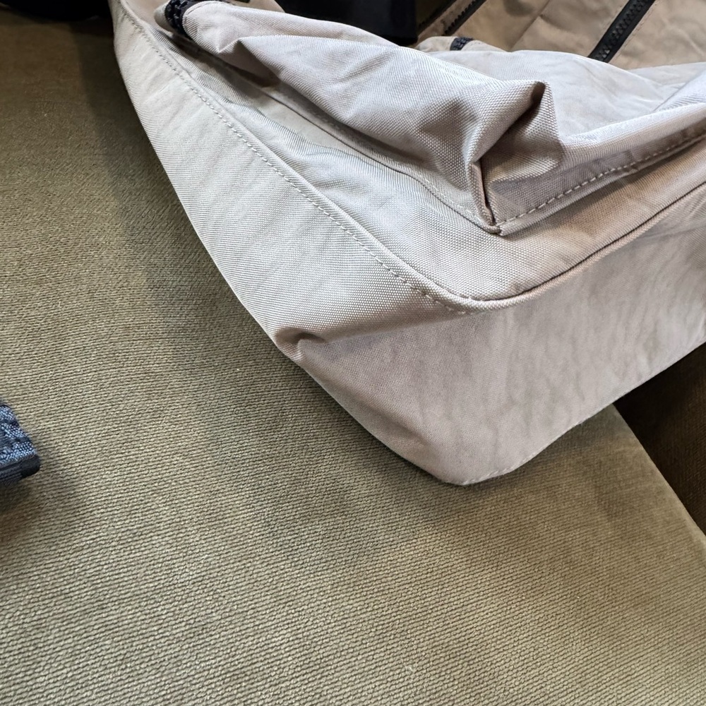BAGGU Tan Messenger Bag with Black Accents - Picture 5 of 8